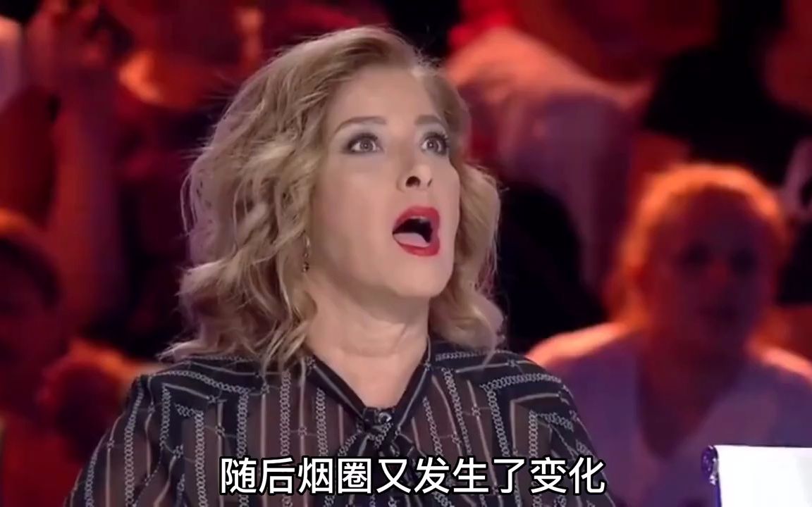 美国达人秀,吐烟圈表演震撼全场,女评委看的眼睛都不带眨的