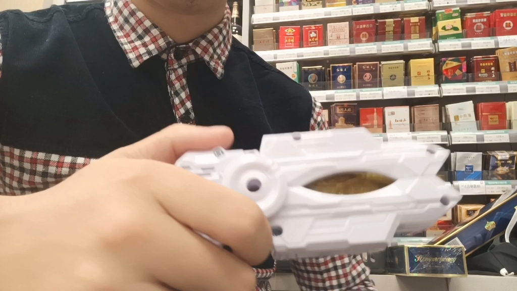 量产版特利迦胜利海帕枪把玩