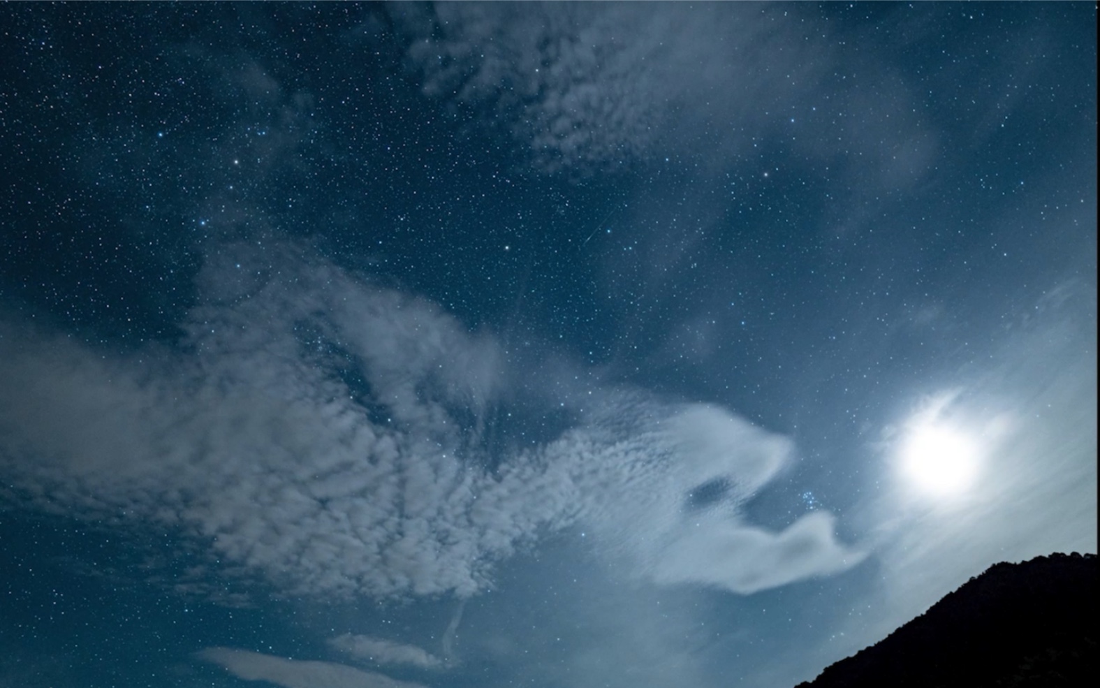 星河滚烫 皓月清凉