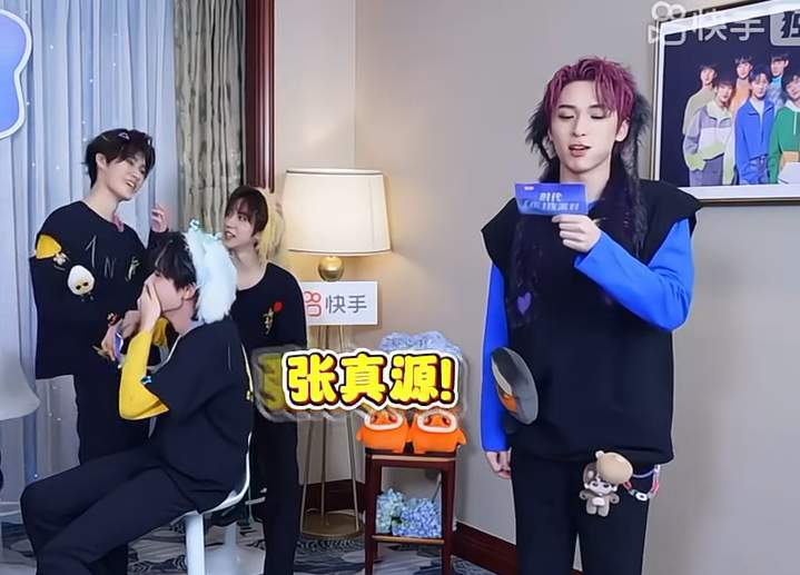 【时代少年团】五周年直播 严浩翔:模仿张哥,我超认真的!