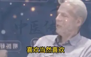 Tải video: 外国人点评中医：真的很不错！