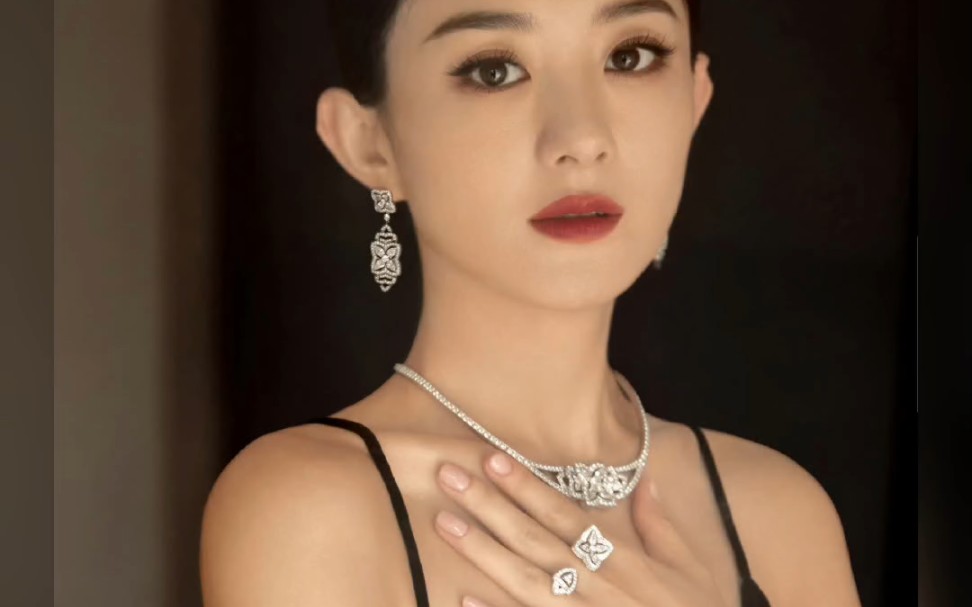 戴比尔斯品牌代言人赵丽颖,恭喜解锁新代言