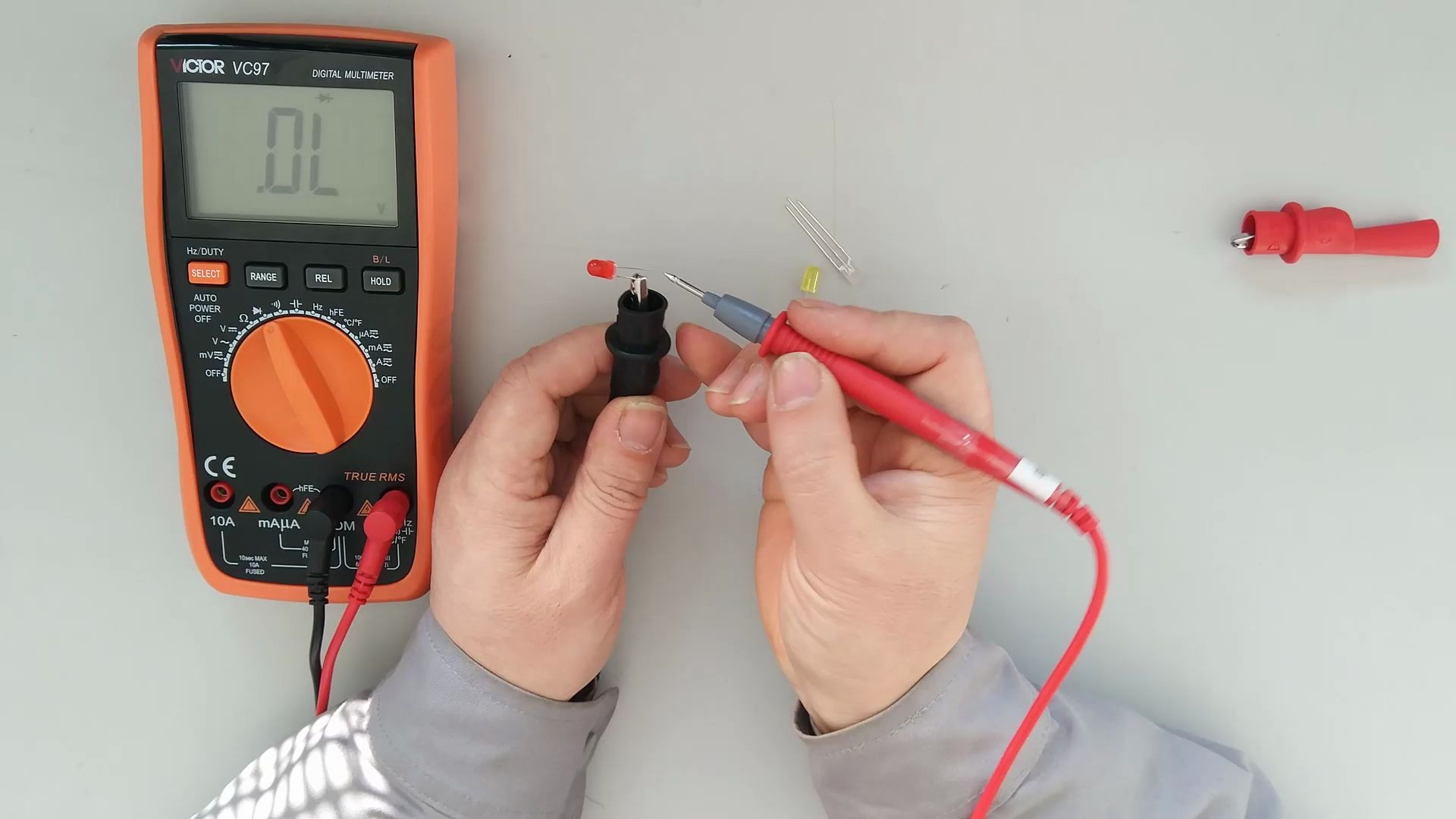 数字万用表测量led参数