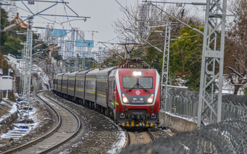 【京广铁路】【广梅汕25k】武局南段hxd1d-0451牵引客车t127成都西