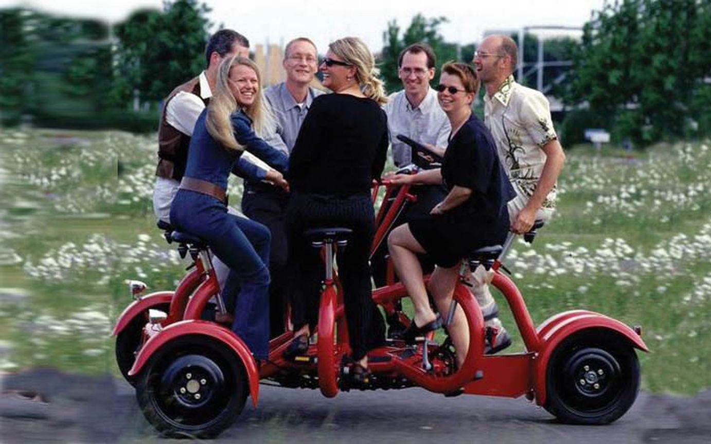 七人自行车,时速24公里,在车上开会,交警急了_哔哩哔哩 (゜-゜)つロ