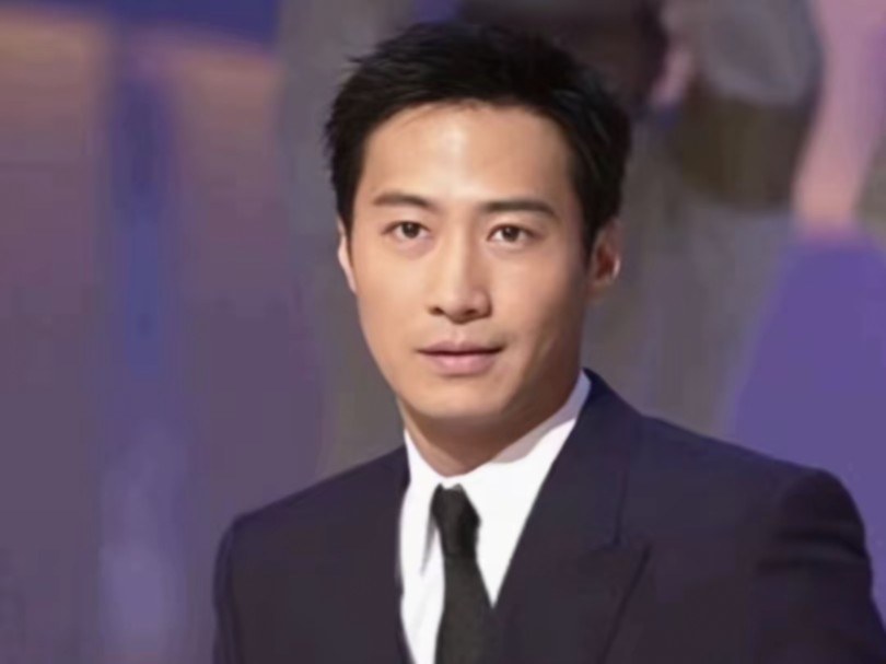 Leon的机长造型帅死人了，当初怎么没人找他演冲上云霄呢
