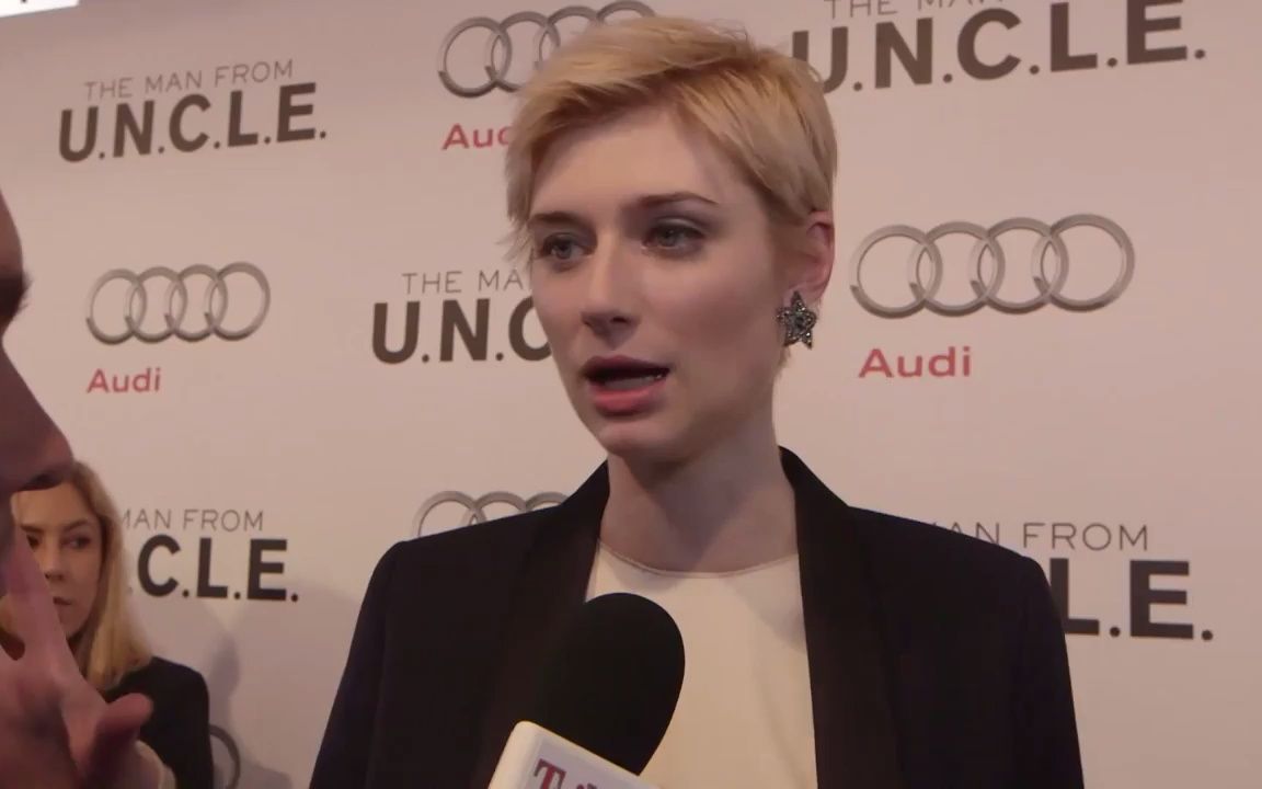 伊丽莎白ⷮŠ德比齐Elizabeth Debicki《秘密特工》电影红毯采访哔哩哔哩bilibili