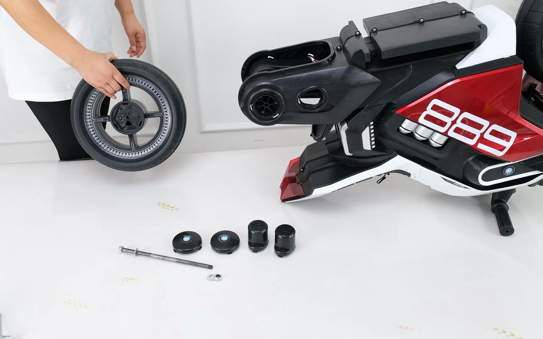 仿真二轮摩托加辅助轮安装