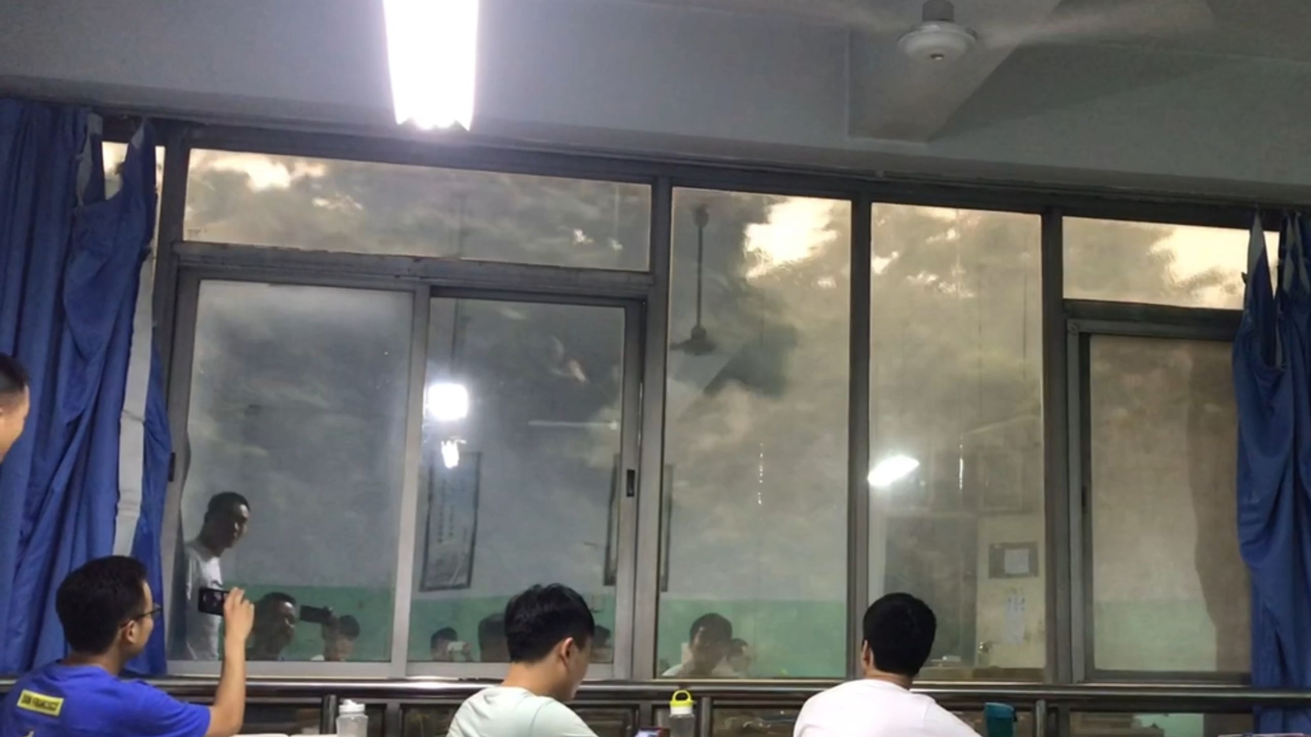 “该怎么跟你描述这种感觉”