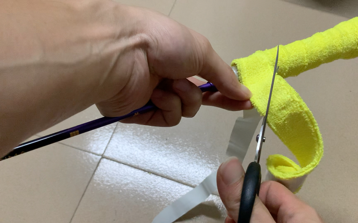 去缠不被定义的手胶 阎魔羽毛球拍配个黄色厚的毛巾胶