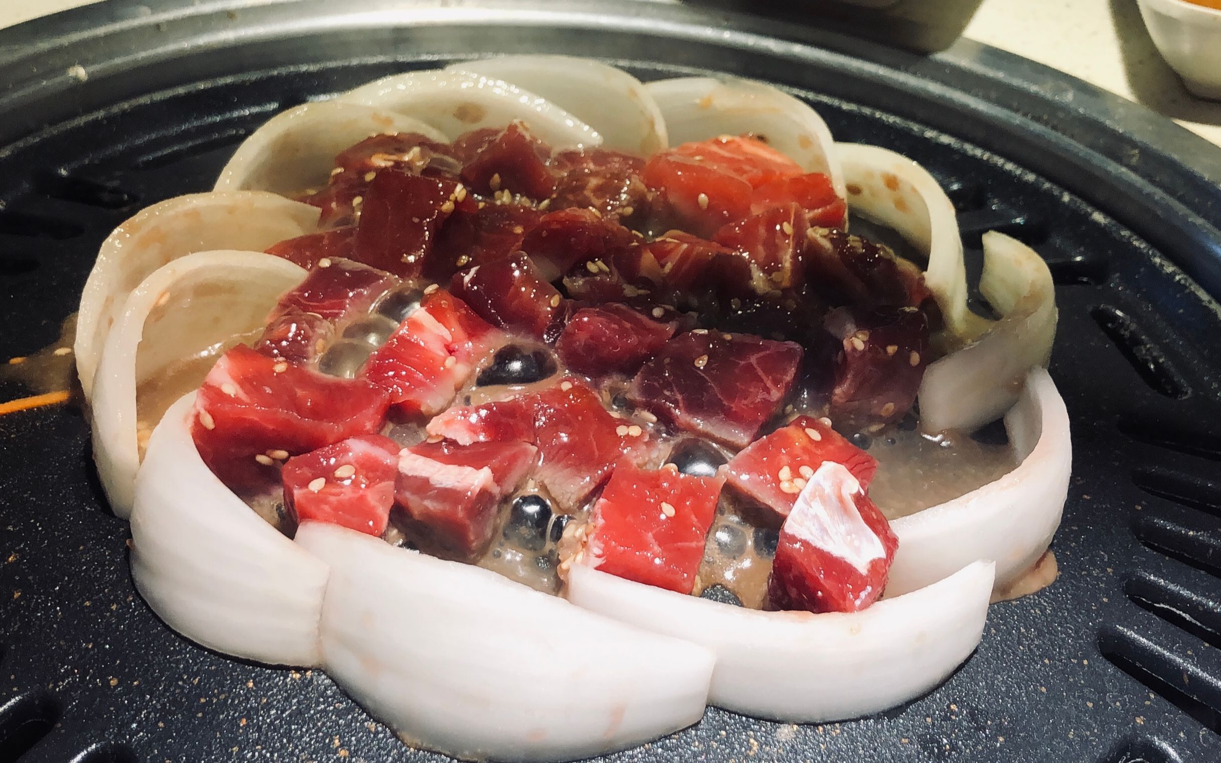 探店vlog之猫抓烤肉洋葱牛肉粒厚切五花肉梅花肉异地情侣见面