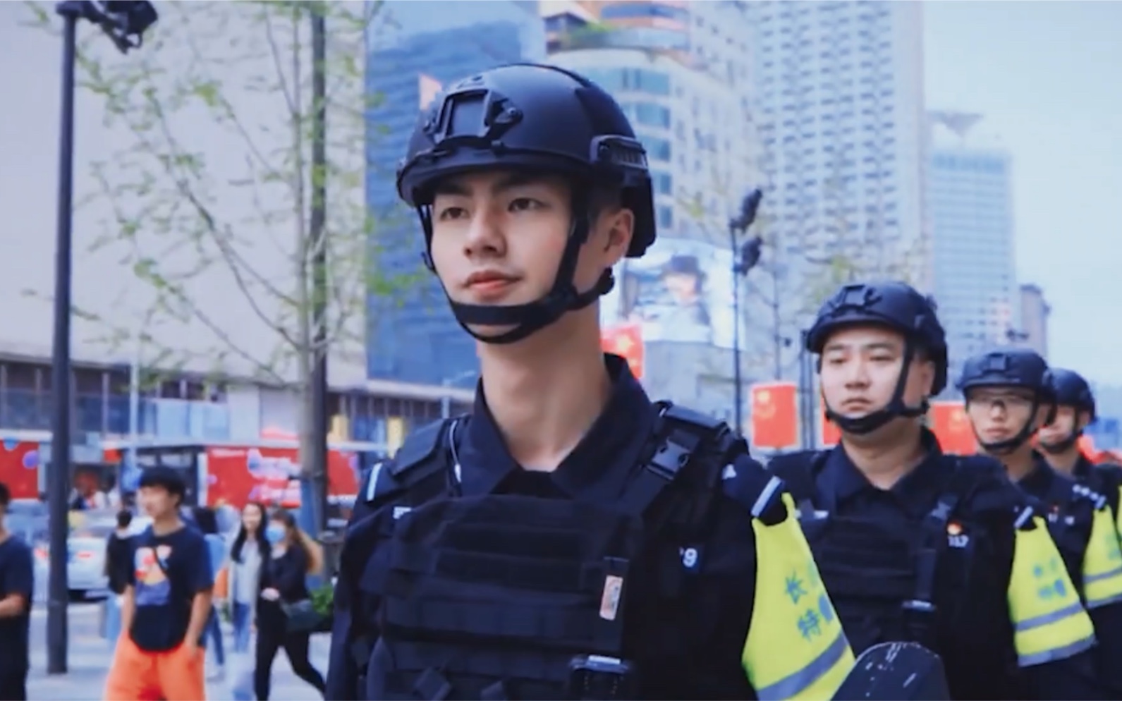 【刘曦钧】"千万不要站在我们公安的对立面上"小刘放心 我只会站在你