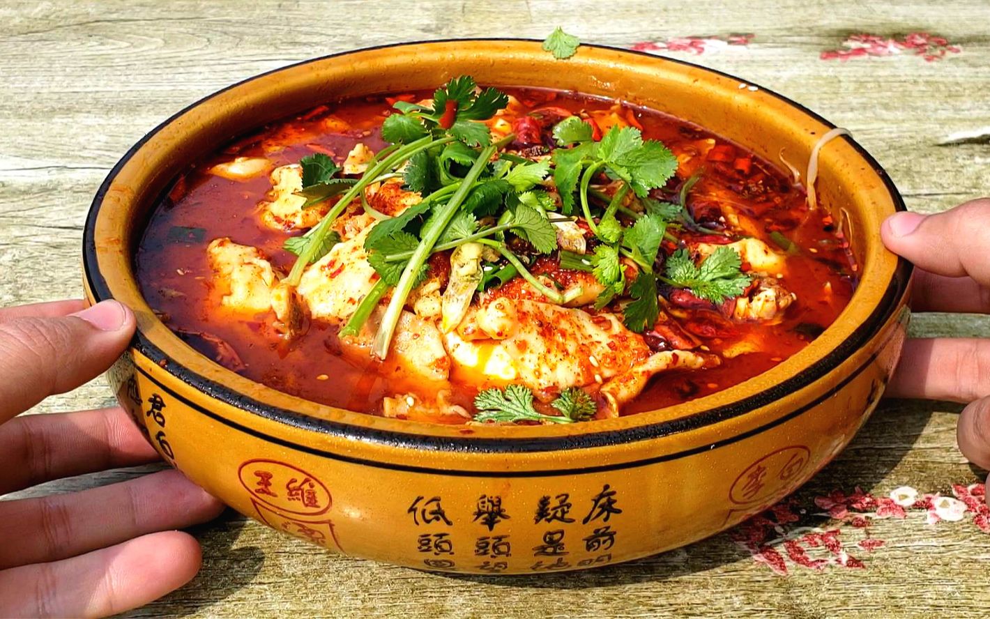 校门口热卖的水煮鱼,28块钱一份,使劲吃吧