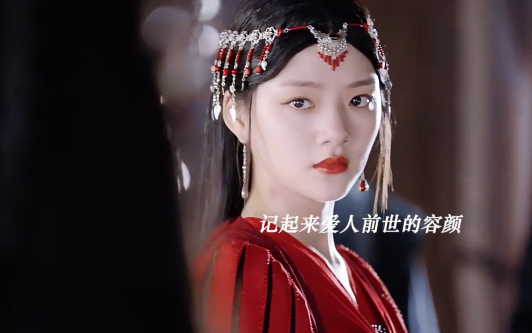 时影为了朱颜公然违抗亲生父亲,止渊错认了朱颜是前世爱人曜仪的转世