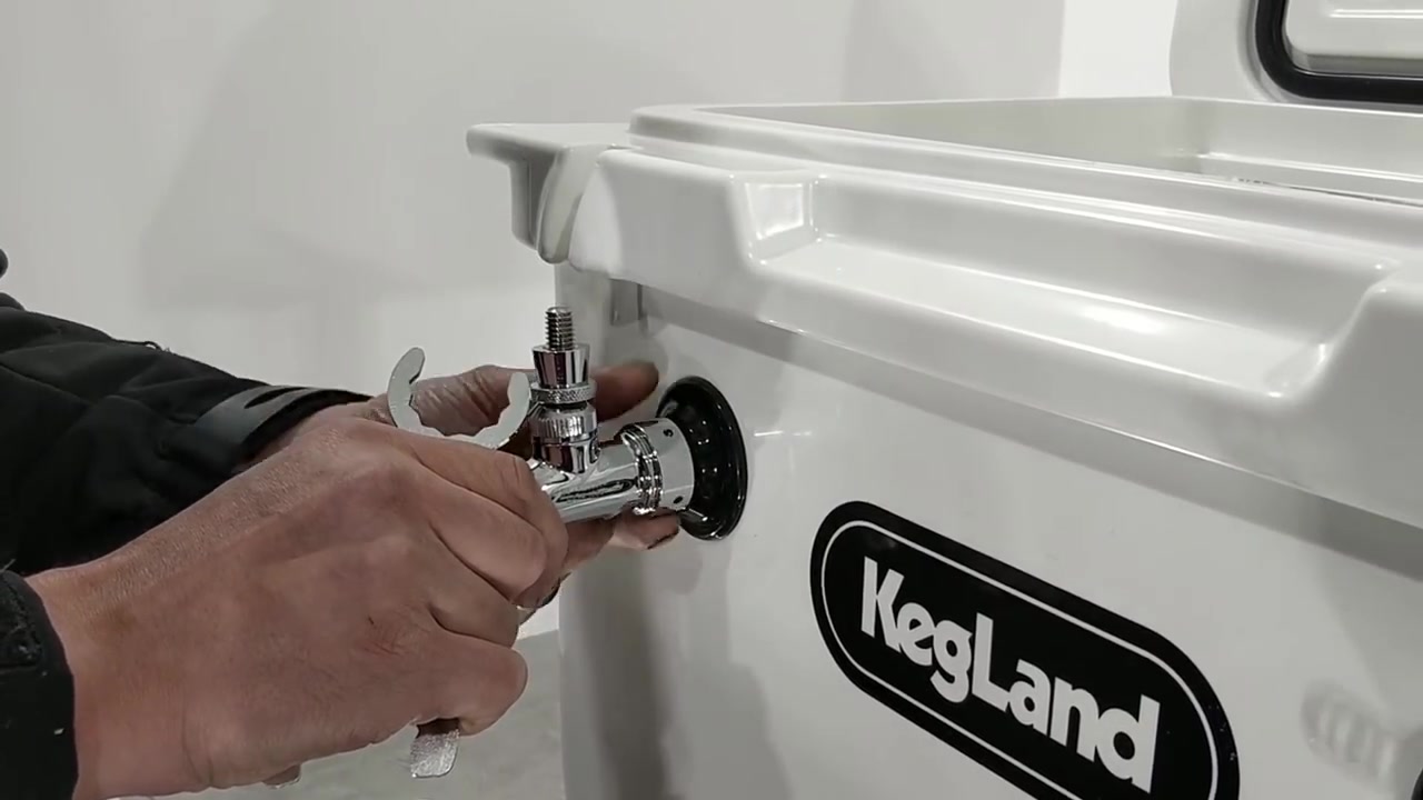 [图]Kegland保温箱Dispense Beer Anywhere - Double Tap Cooler Box!