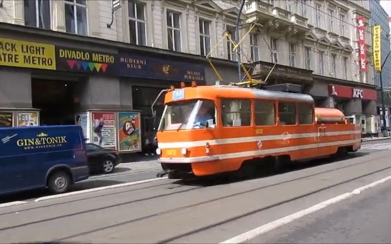 [图]布拉格的轨道涂油有轨电车（lubricating tram），【搬运】