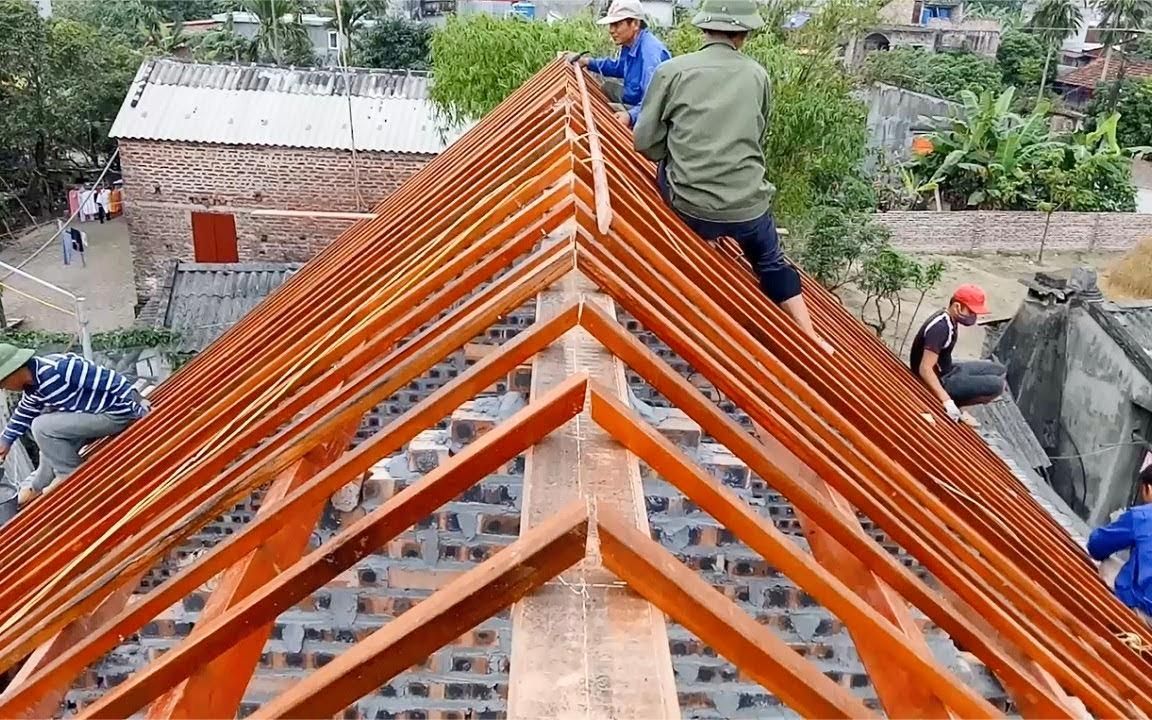 越南搭建房梁使用红漆木,本地习惯还是业主的要求,这样能结实吗