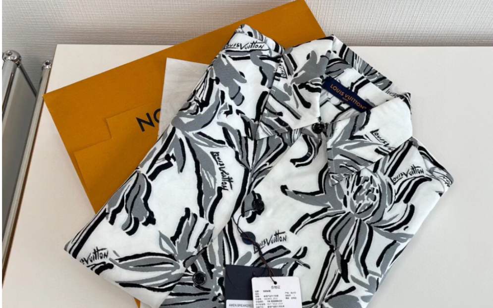 分享一下高仿lv路易威登花卉睡衣式短袖剪花衬衫