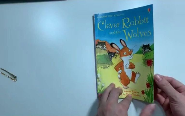 [图]听故事学英文38 Clever Rabbit and the wolves