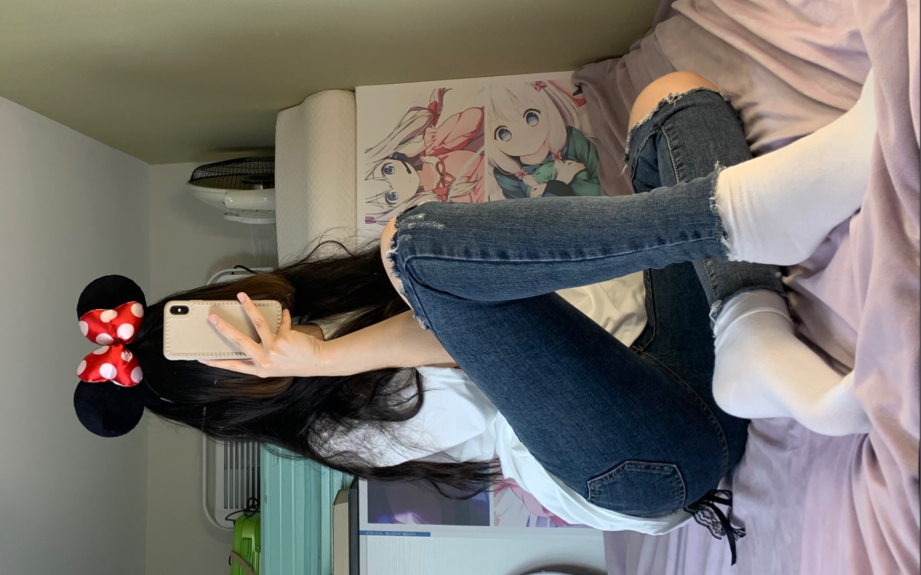 牛仔裤加白袜yyds