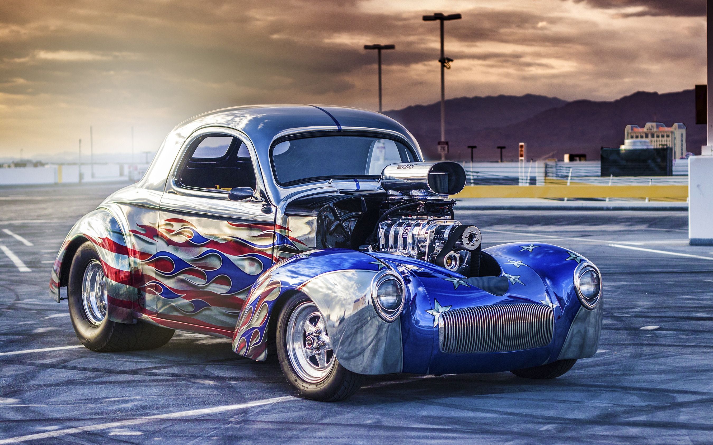 80岁的古董车也来炸街啦!