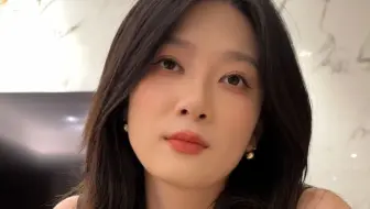 乐 于 助 女 同 学