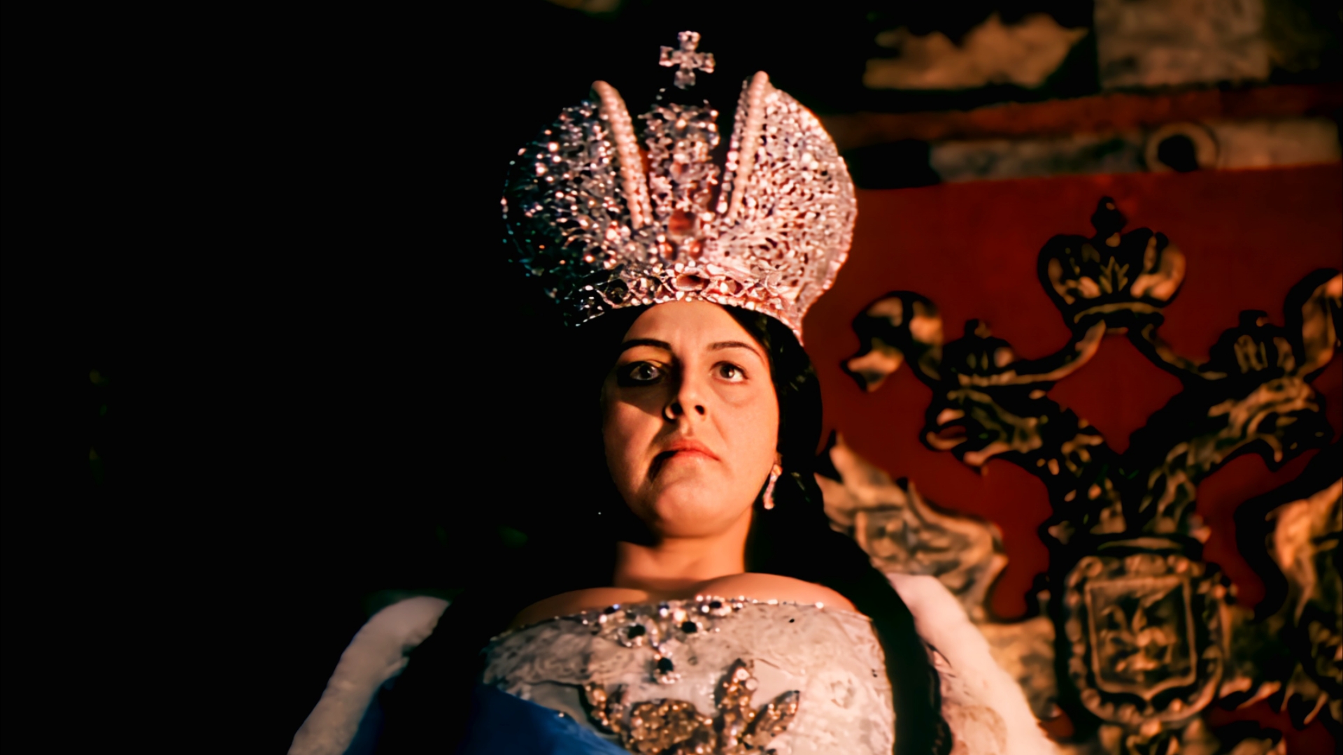 苏联电视剧《米哈伊尔》,伊凡五世的女儿安娜受到莫斯科人的热烈欢迎