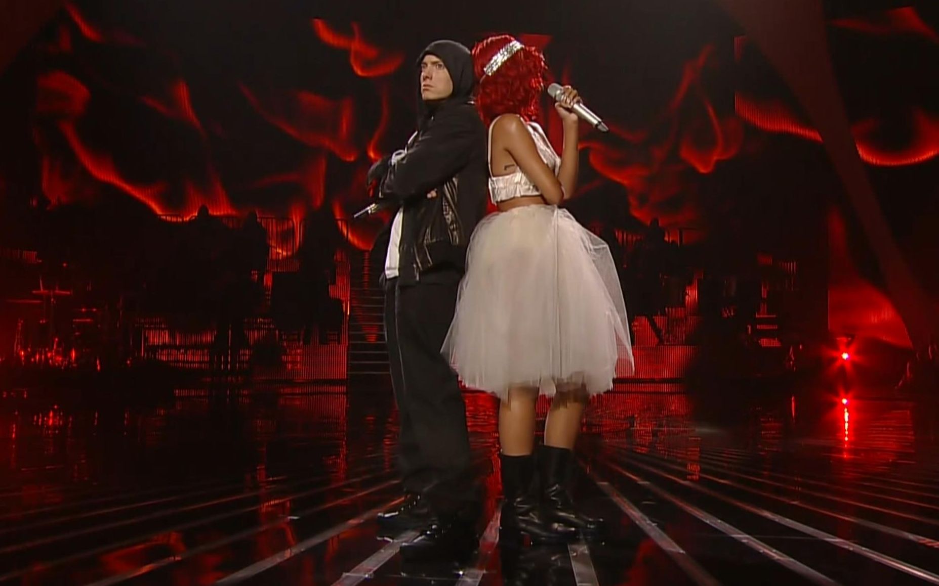 rihannaeminemnotafraidlovethewayyoulieliveatmtvvma2010