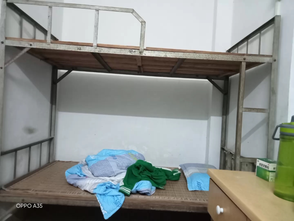 去住隔离宿舍了