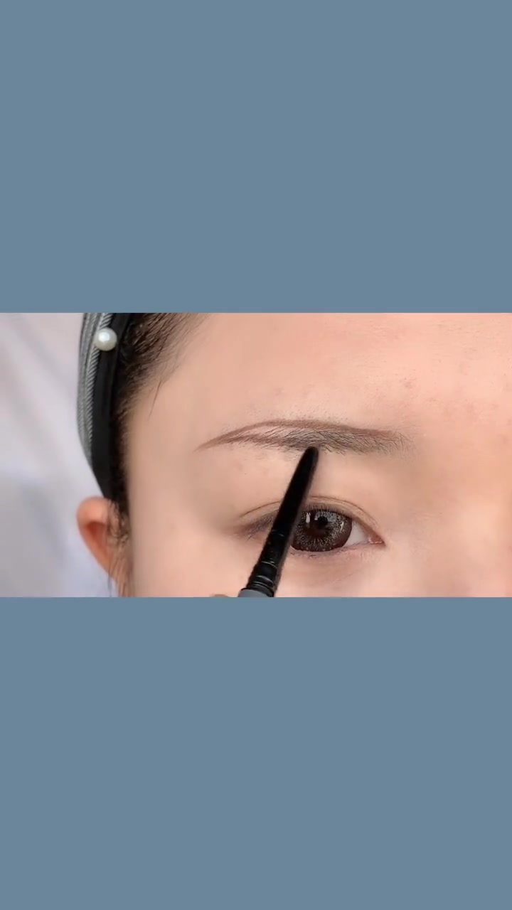 头一次尝试着画宽眉 你们怎么看.