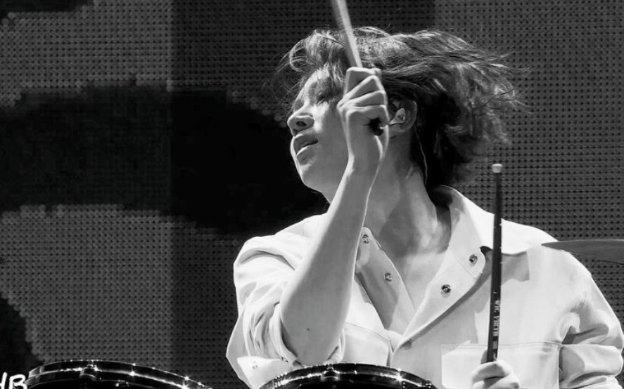 金希澈关于亲哥打鼓