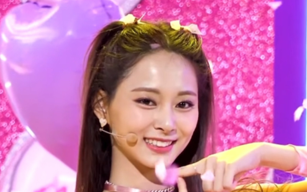 周子瑜twicescientist竖屏直拍sbs人气歌谣211114