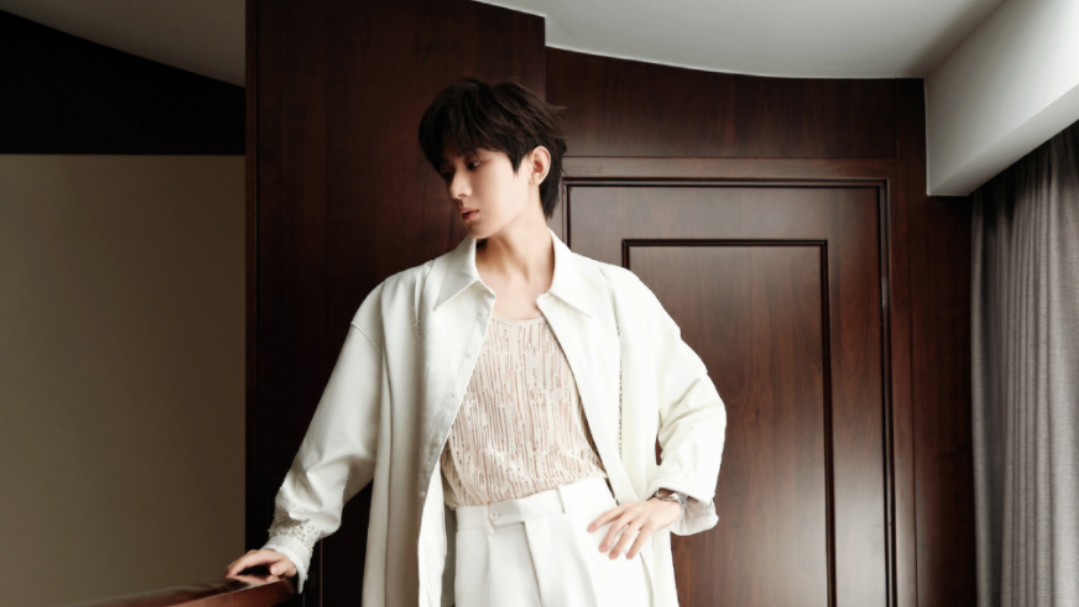 成毅和粉丝合影,双向奔赴.