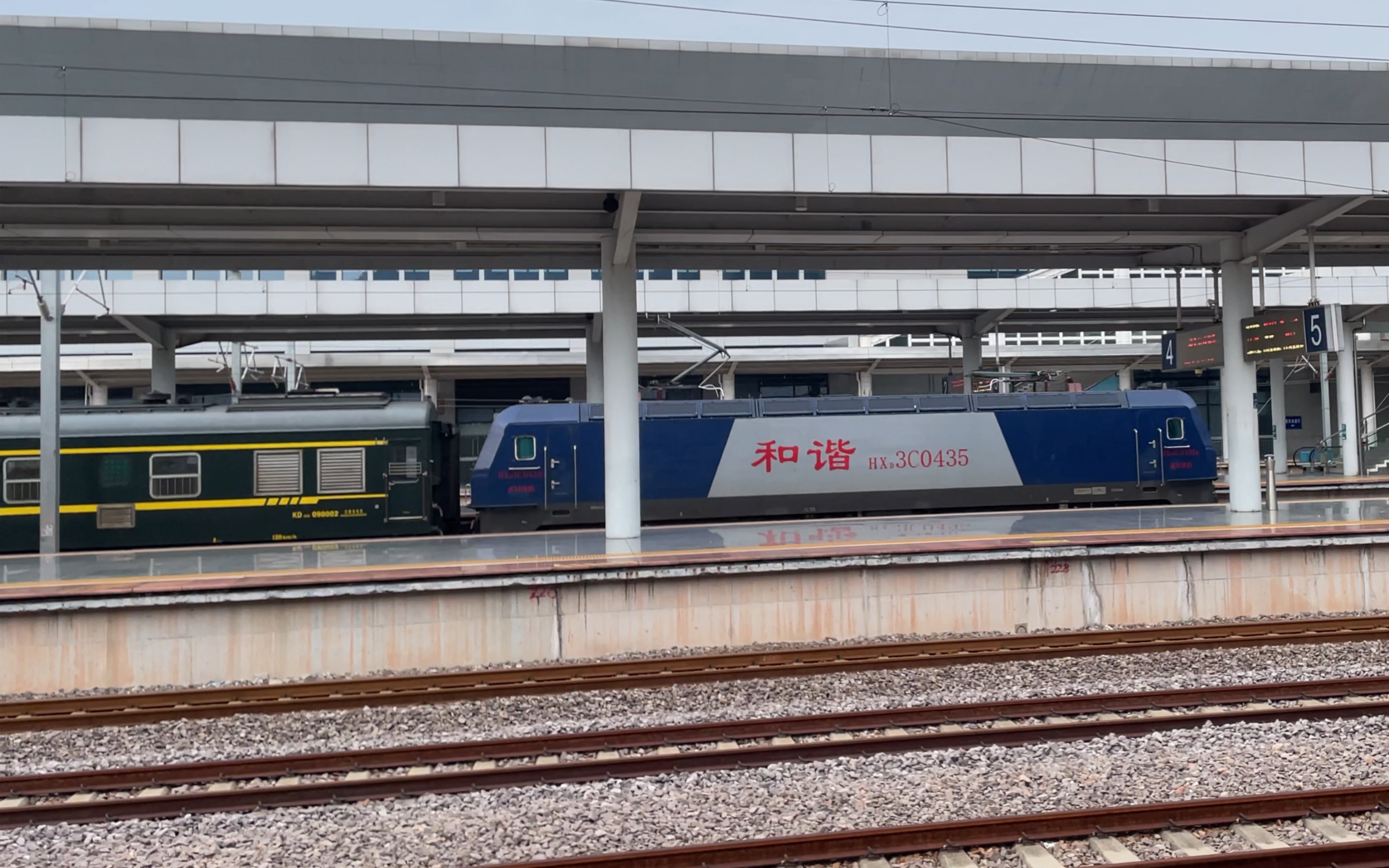 【福渝快速】k1270/67(重庆北-福州)进入三明北站3站台,本务机车为武