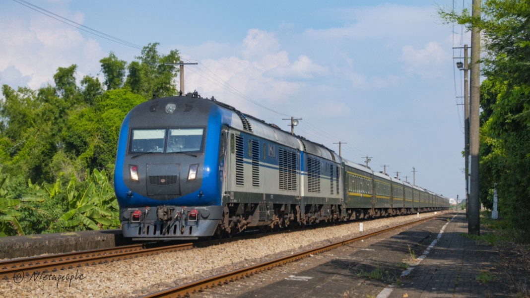 【三茂铁路】司机友鸣!广铁连号猪牵引k511(上海南-海口)大沙站通过!