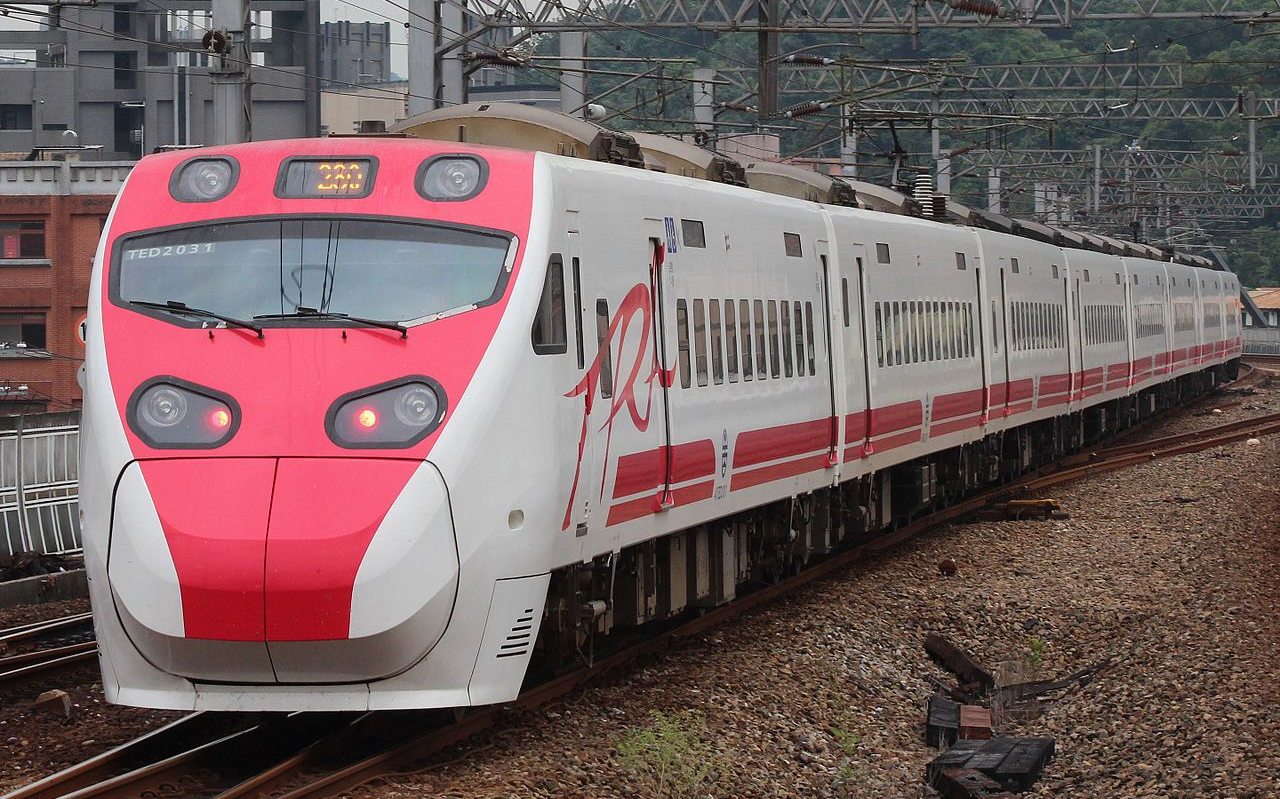 【台湾铁道】缩时摄影5分钟 记录清晨繁忙的汐止站