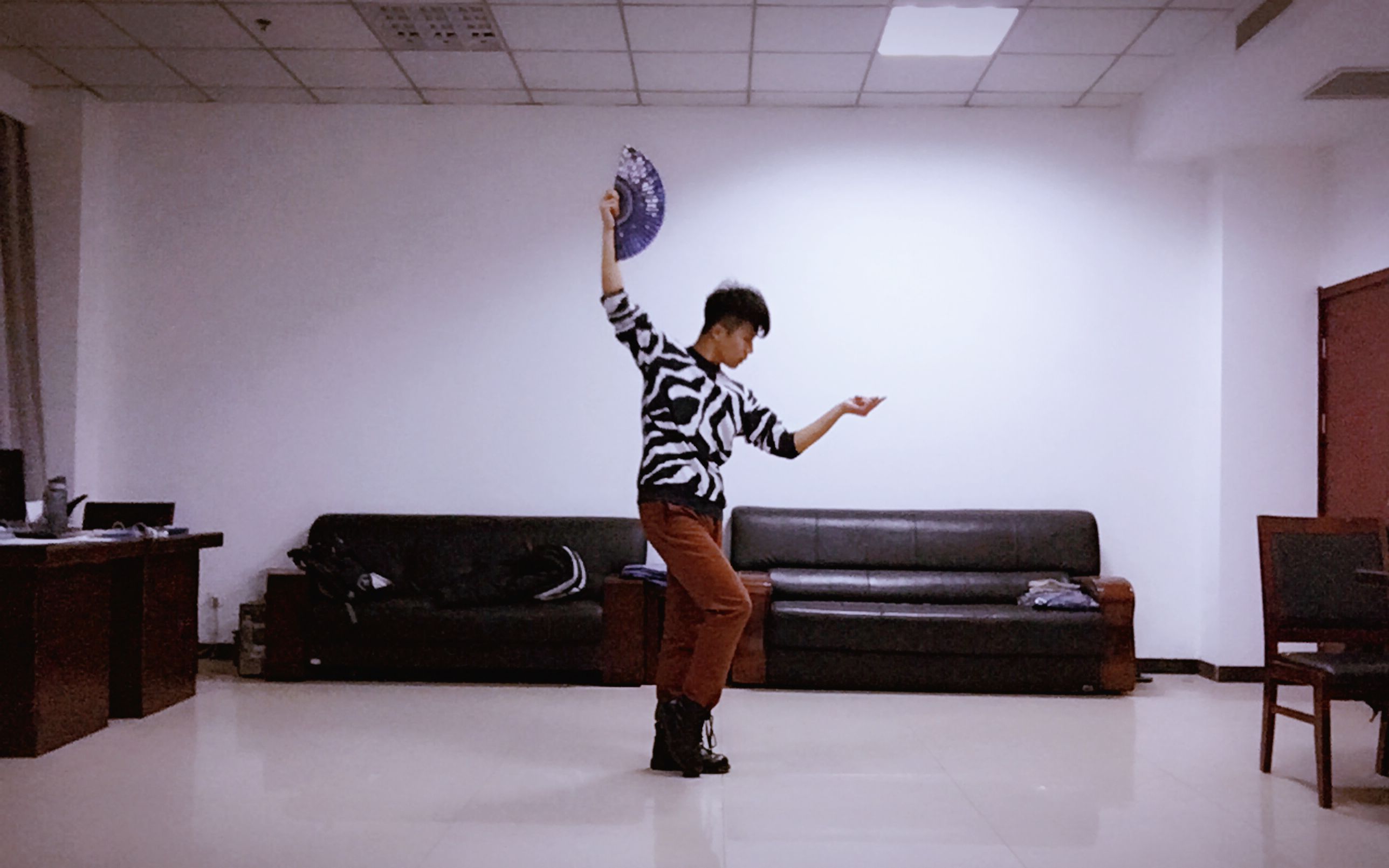 宅舞_舞蹈_bilibili_哔哩哔哩