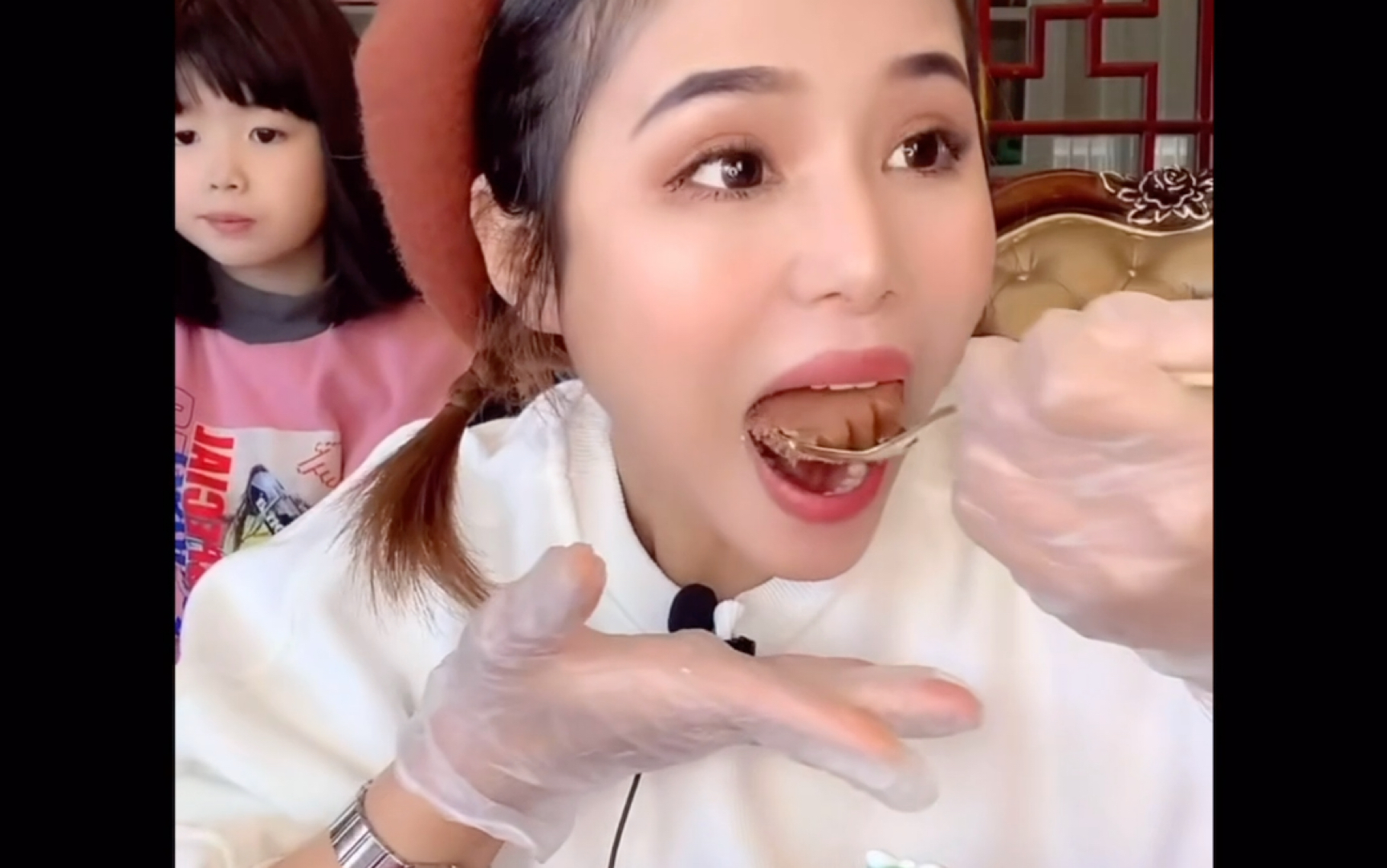 星巴克甜品系列再次被讲踩雷哦(抹茶小珂珂)吃星巴克系列甜品 食音