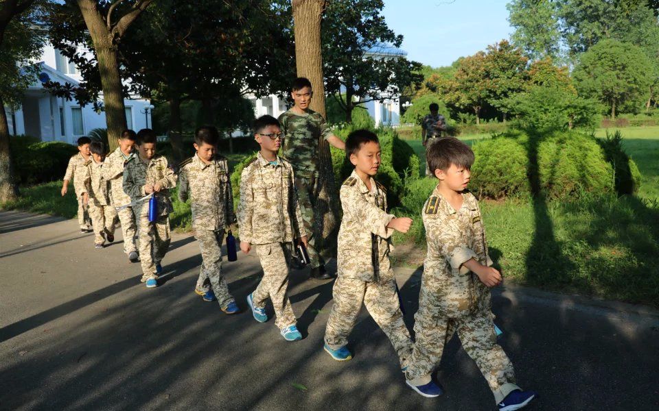 正拓軍訓夏令營_暑期軍事夏令營_訓練照片