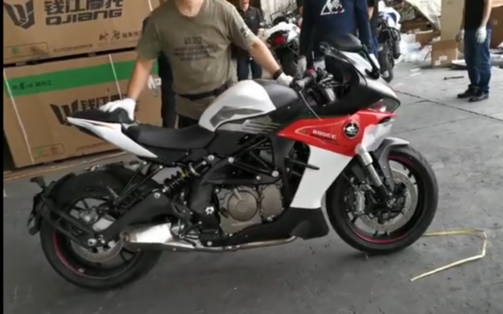 钱江600rr实拍有点好看啊兄弟