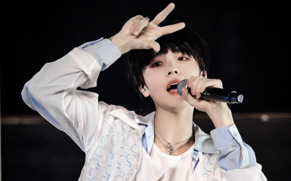 【苏新皓】30秒回顾16岁超强镜头感练习生演唱会