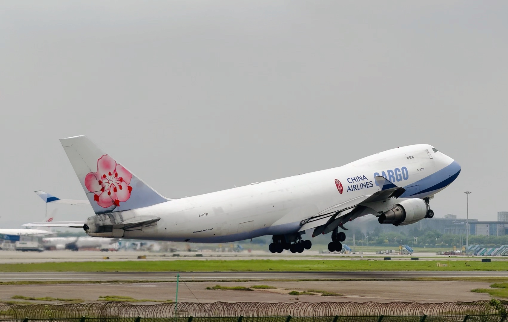 中华航空全货机,波音747空中女皇优雅起飞