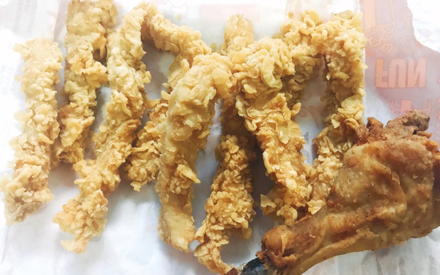 试吃肯德基新品鸡柳只要9块9元8根,再加一个吮指原味鸡腿.