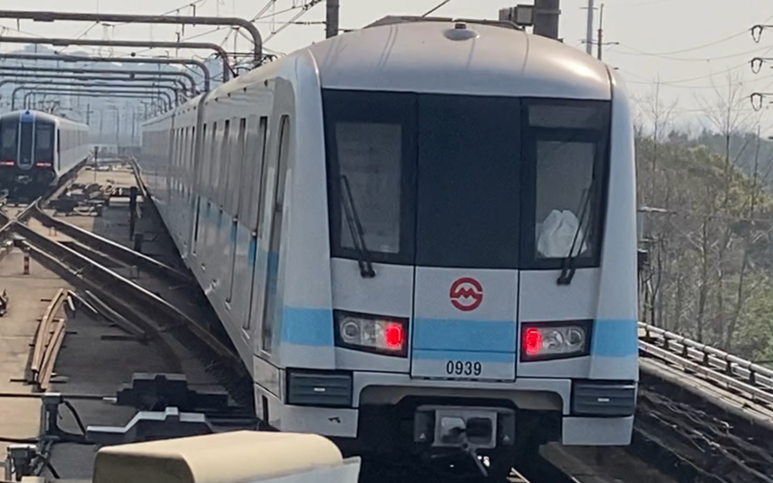 上海地铁9号线(09a02 坂田/冰露)0939号车佘山出站