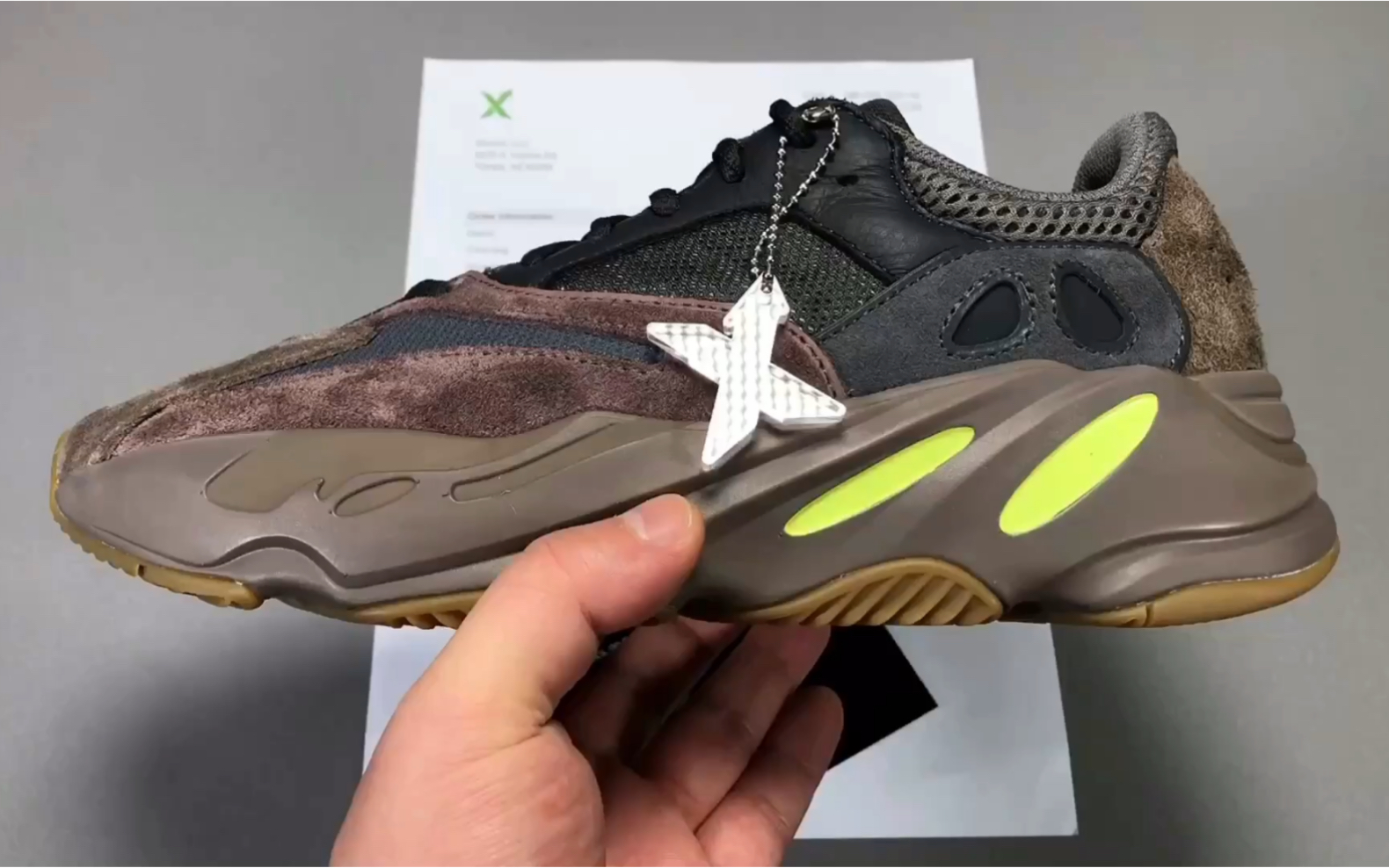 【权威实拍】yeezy 700 mauve 黑褐色实战 出街?