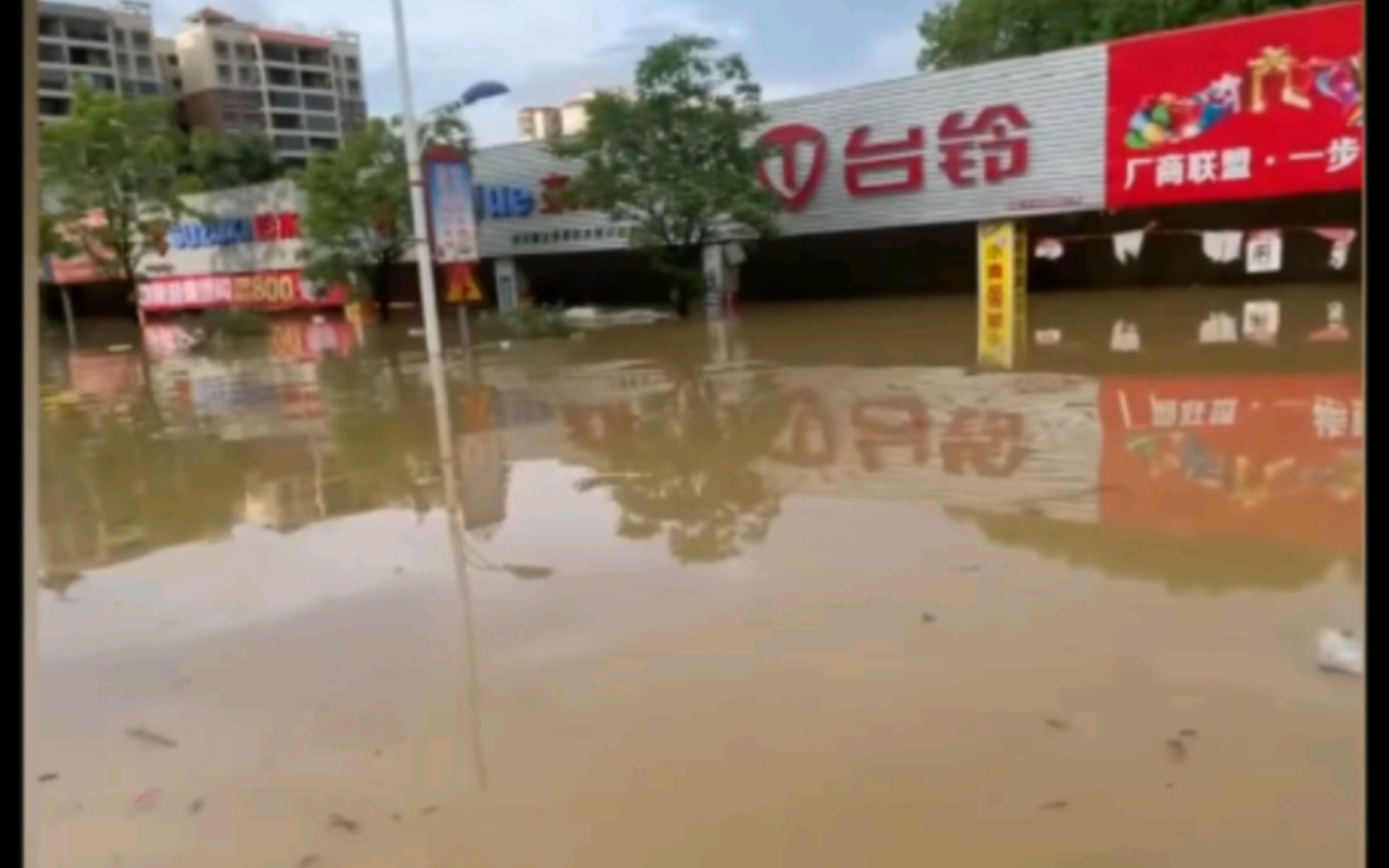 直击广东特大暴雨,惨不忍睹!哔哩哔哩bilibili