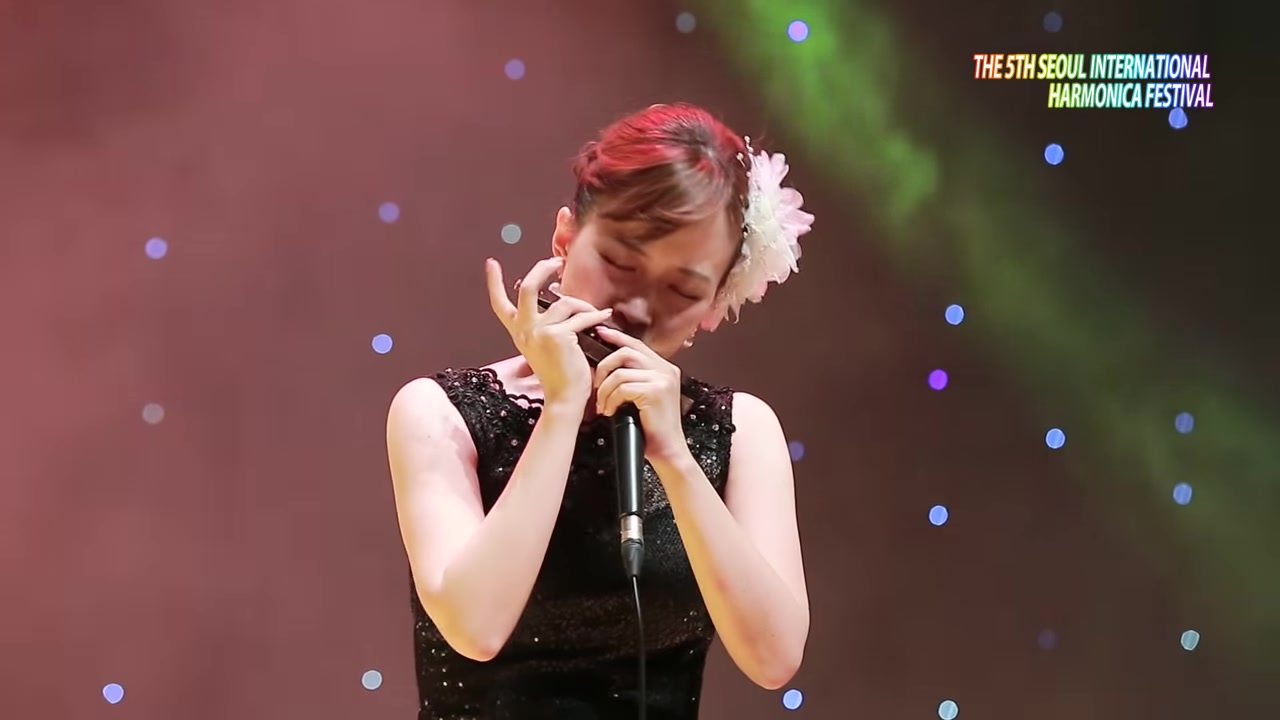半音阶口琴南里沙マチックハーモニカ公演半音阶女神演奏