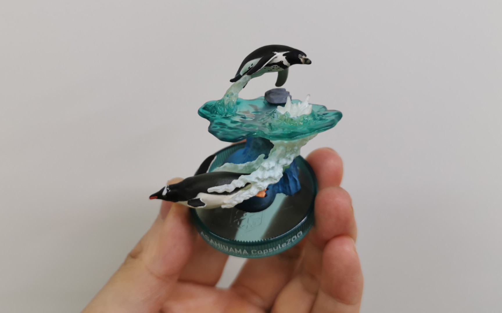 掌中动物园系列-【北海道旭山动物园】海洋堂企鹅入水扭蛋