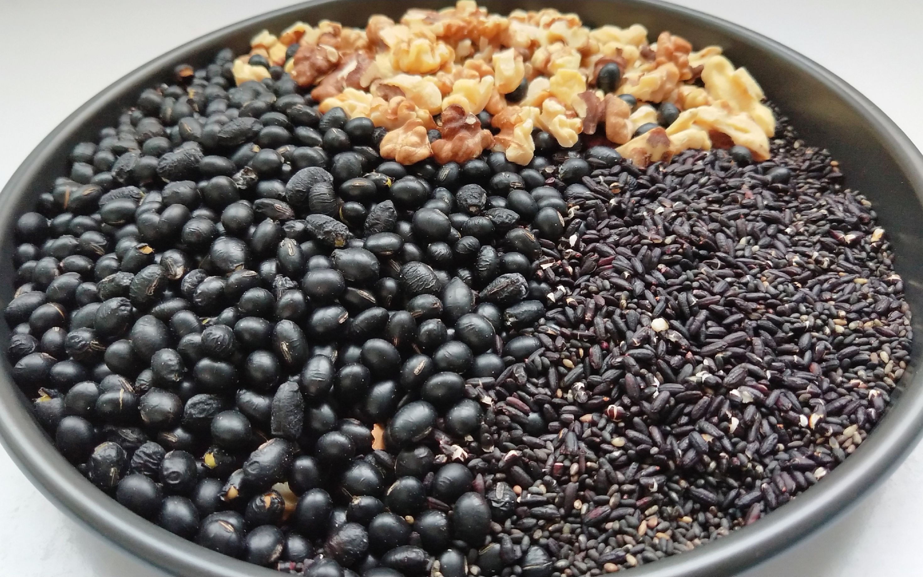 98岁的奶奶,经常用黑豆和黑米这样吃,头发黑,精神好,身体棒_哔哩哔哩