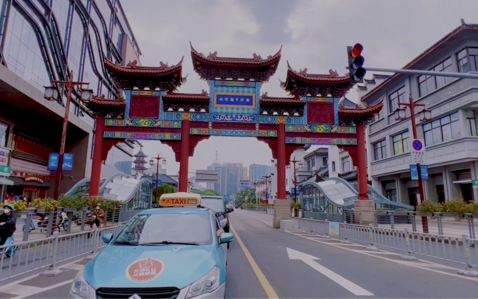 宁波城隍庙牌坊重建完成,展示国泰民安看看现在,能不能再重回三十年前繁华吗?哔哩哔哩bilibili